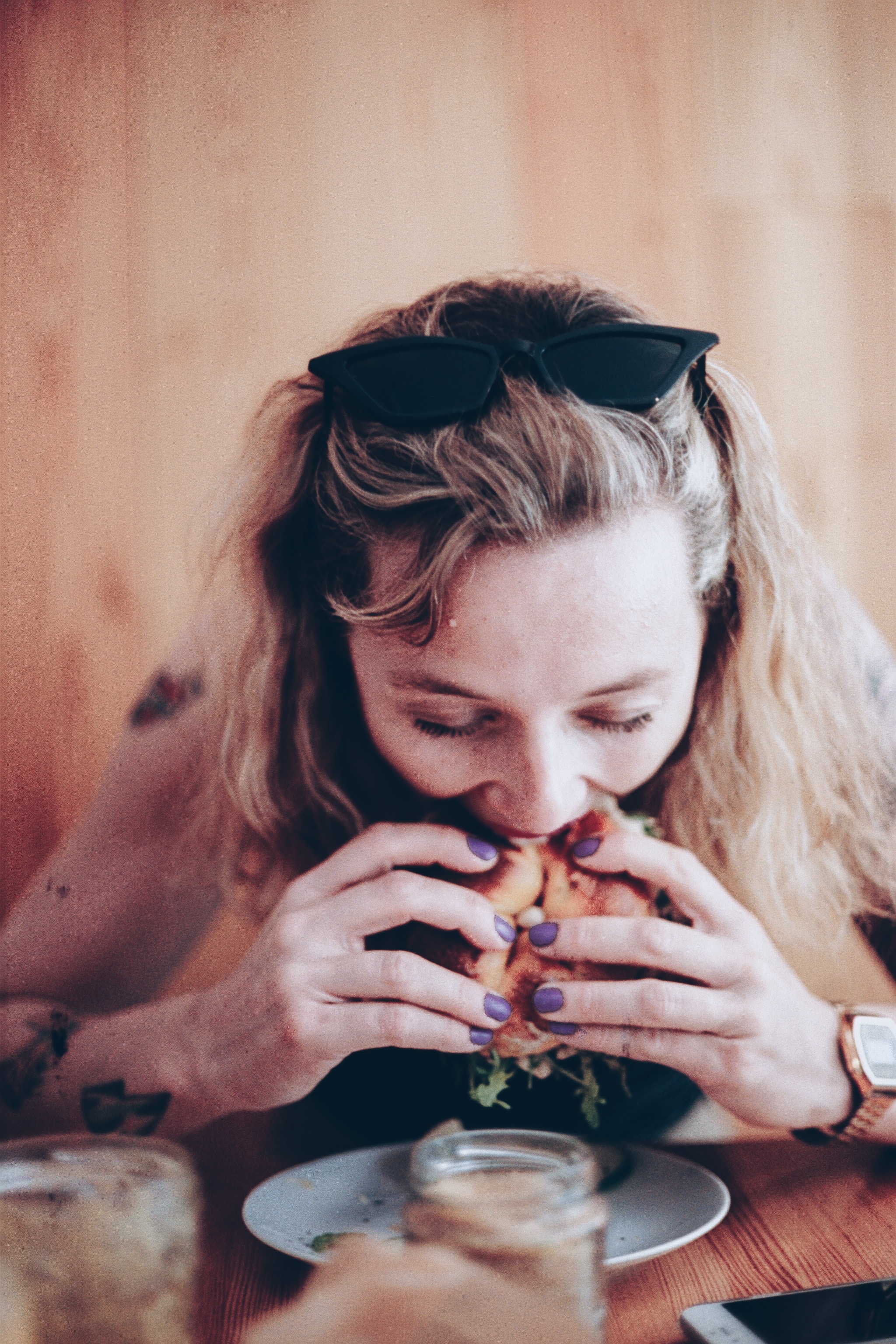 woman eating alone without mindful eating